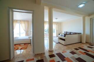 Апарт-отели Apartments Panorama Alaj Улцинь Люкс с 3 спальнями и балконом, вид на море-21
