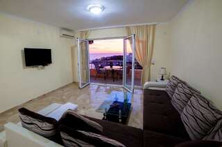 Апарт-отели Apartments Panorama Alaj Улцинь Люкс с 3 спальнями и балконом, вид на море-28