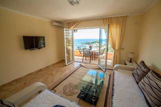 Апарт-отели Apartments Panorama Alaj Улцинь Люкс с 3 спальнями и балконом, вид на море-7